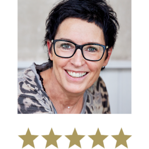 Hair Volume™ 9 Kundeanmeldelse med seks guldstjerner nedenfor
