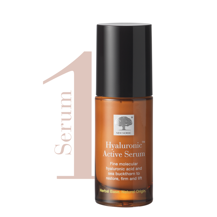 Trin 1: Hyaluronic Active™ øjencreme er det første trin i en hudplejerutine.