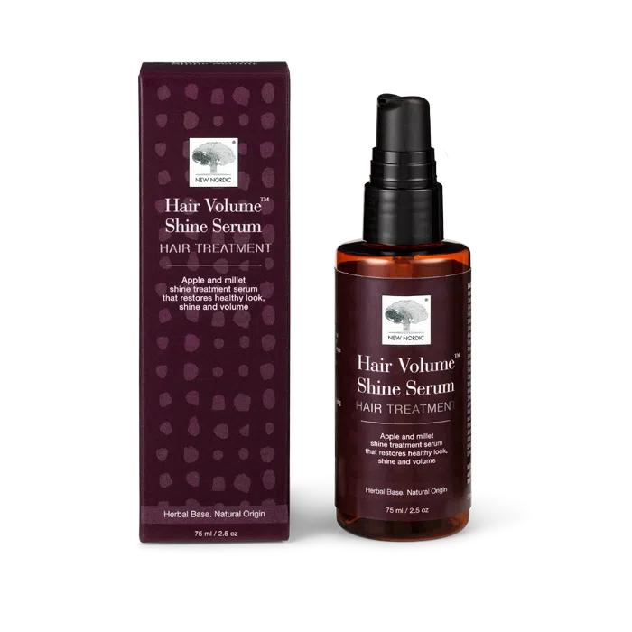 I_webpackshot_hairvolume_shineserum_waward_AU New Nordic Hair Volume™ Shine Serum, der hjælper med at genoprette glans, volumen og et sundt udseende i håret med æble- og hirseekstrakt. Hårserum til daglig pleje og finish.