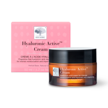 New Nordic Hyaluronic Active™ Cream, der hjælper med at fugte huden i dybden, forbedre elasticiteten og mindske synligheden af rynker med hyaluronsyre og havtorn.