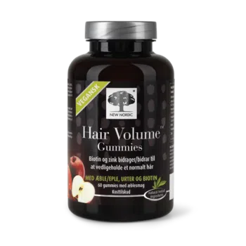 New Nordic Hair Volume™-gummibonbons med æble, urter og biotin. Biotin og zink bidrager til at opretholde normalt hår.