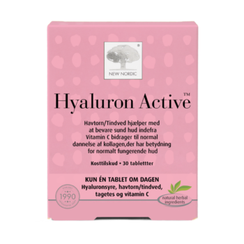 New Nordic Hyaluron Active™, der indeholder havtorn og vitamin C, som bidrager til normal dannelse af kollagen for normalt fungerende hud.