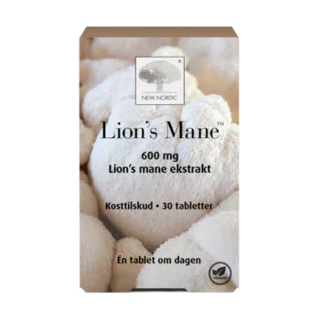 New Nordic Lion’s Mane™ med 600 mg løvehale-ekstrakt, afbildet på emballagen med et nærbillede af den hvide løvehale-svamp.