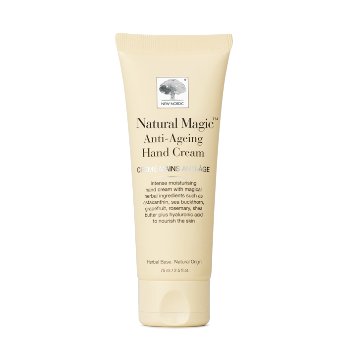 di_webpackshot_naturalmagic_handcream_UK New Nordic Natural Magic™ Anti-Ageing Hand Cream med astaxanthin, havtorn og hyaluronsyre, hjælper med at pleje og fugte hænderne.