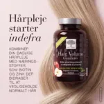 Vores velsmagende Hair Volume gummies på en baggrund af smukt glansfuldt hår og overskriften: Hårpleje starter indefra