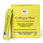 New Nordic Collagen Shot™ med flydende kollagen, acerola, C-vitamin og biotin bidrager til at forbedre hudens elasticitet og mindsker synligheden af rynker.