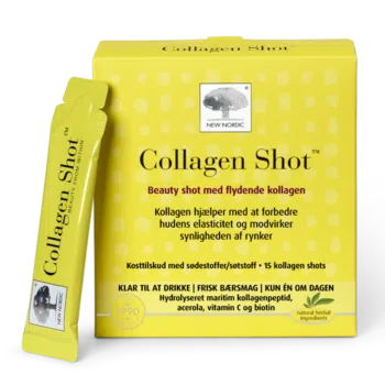 New Nordic Collagen Shot™ med flydende kollagen, acerola, C-vitamin og biotin bidrager til at forbedre hudens elasticitet og mindsker synligheden af rynker.