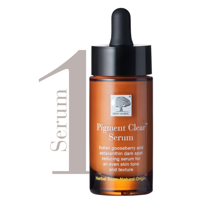Trin 1: Pigment Clear™ Serum præsenteres som det første trin i en hudplejerutine.