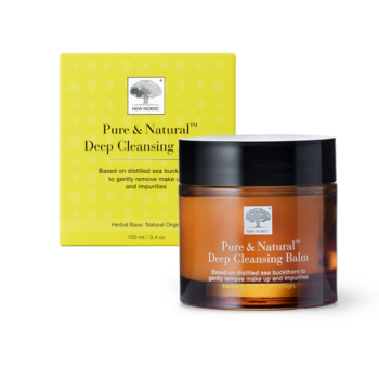 New Nordic Pure & Natural™ Cleansing Balm fjerner makeup og renser huden skånsomt med havtorn og astaxanthin.