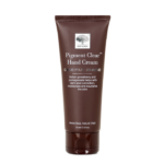 New Nordic Pigment Clear™ håndcreme hjælper med at udjævne hudtonen og pleje hænderne med solsikkeolie, indisk stikkelsbær, morbær og astaxanthin.