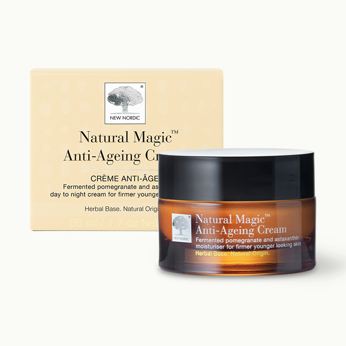 Forsiden af emballagen til Natural Magic™ Anti-Ageing Cream.