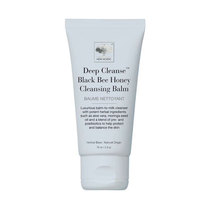web_packshot_blackbeehoney_cleansingbalm_INT New Nordic Deep Cleanse™ Black Bee Honey Cleansing Balm med honning, aloe vera og moringa hjælper med at opretholde en afbalanceret hud.