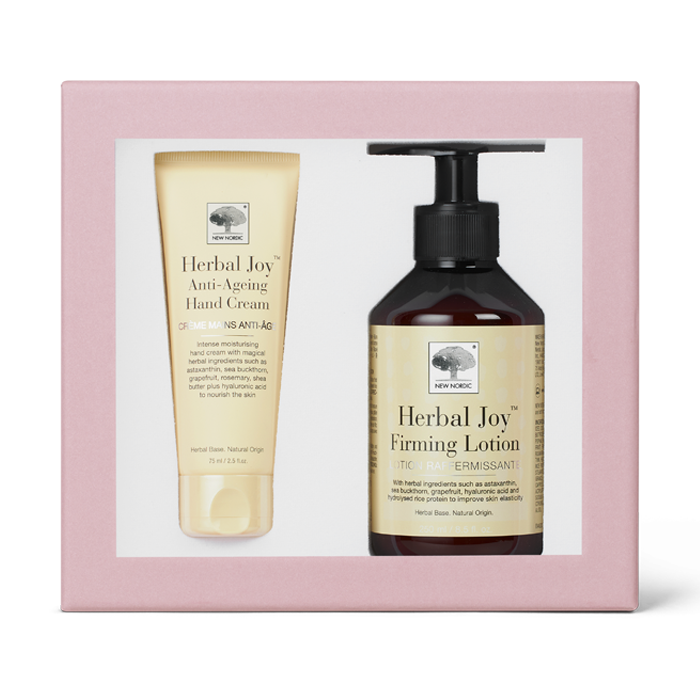 di_webpackshot_giftbox_herbaljoy_dk Gavesæt med New Nordic Herbal Joy™ Anti-Ageing håndcreme og opstrammende lotion, der hjælper med at pleje, fugte og blødgøre huden.