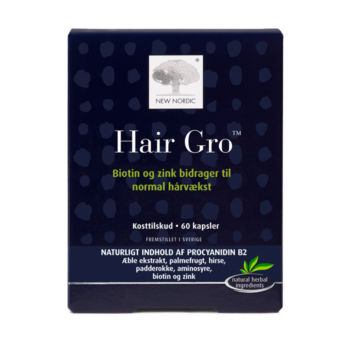 New Nordic Hair Gro™ kosttilskud med biotin og zink, der bidrager til normal hårvækst. Mørkeblå produktæske med 60 kapsler og ingredienser som æbleekstrakt, hirse, padderokke og aminosyrer.