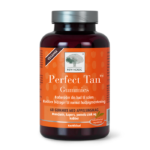 New Nordic Perfect Tan Gummies™ med kobber, zink og planteekstrakter, hvor kobber bidrager til normal hudpigmentering og hjælper med at forberede huden på solen.