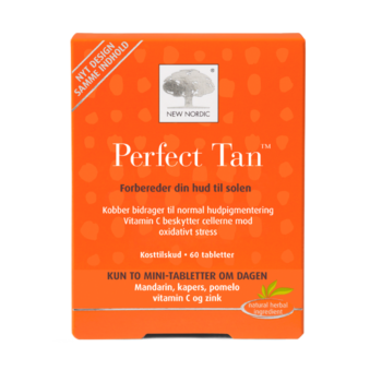 New Nordic Perfect Tan™ med kobber, zink, C-vitamin og planteekstrakter, hvor kobber bidrager til normal hudpigmentering, og C-vitamin hjælper med at beskytte cellerne mod oxidativt stress.